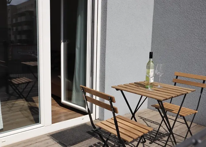 Apstay I Parking Option & Self Check-in