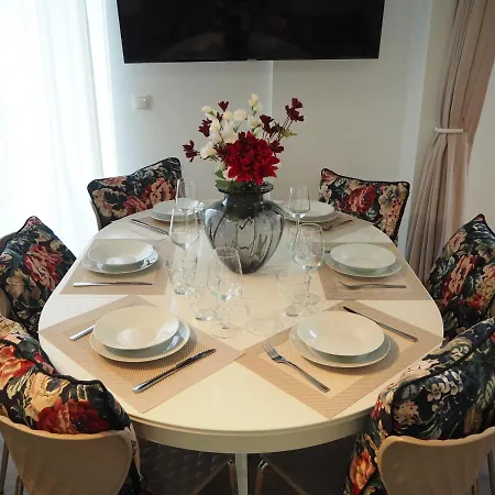 Apstay I Parking Option & Self Check-in Holiday home *