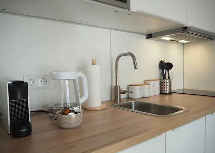 Apstay I Parking Option & Self Check-in